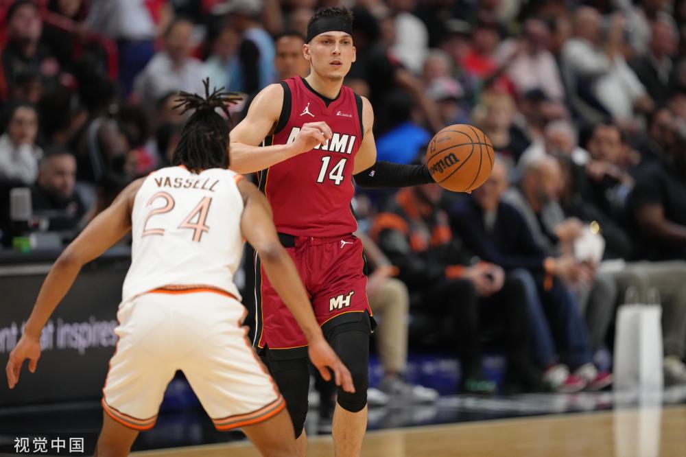 他在球场上 他在球场上