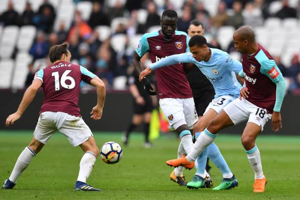 球迷们将目 球迷们将目